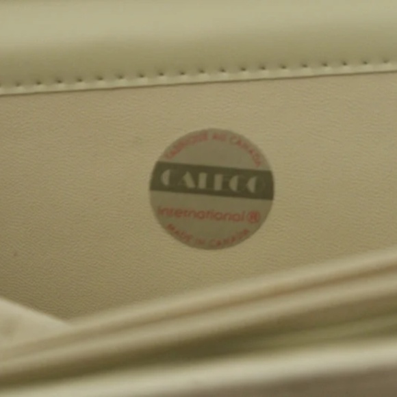 1980's Calego Brand White Eelskin Ladies Folio Bag with Shoulder Strap - Picture 6 of 6